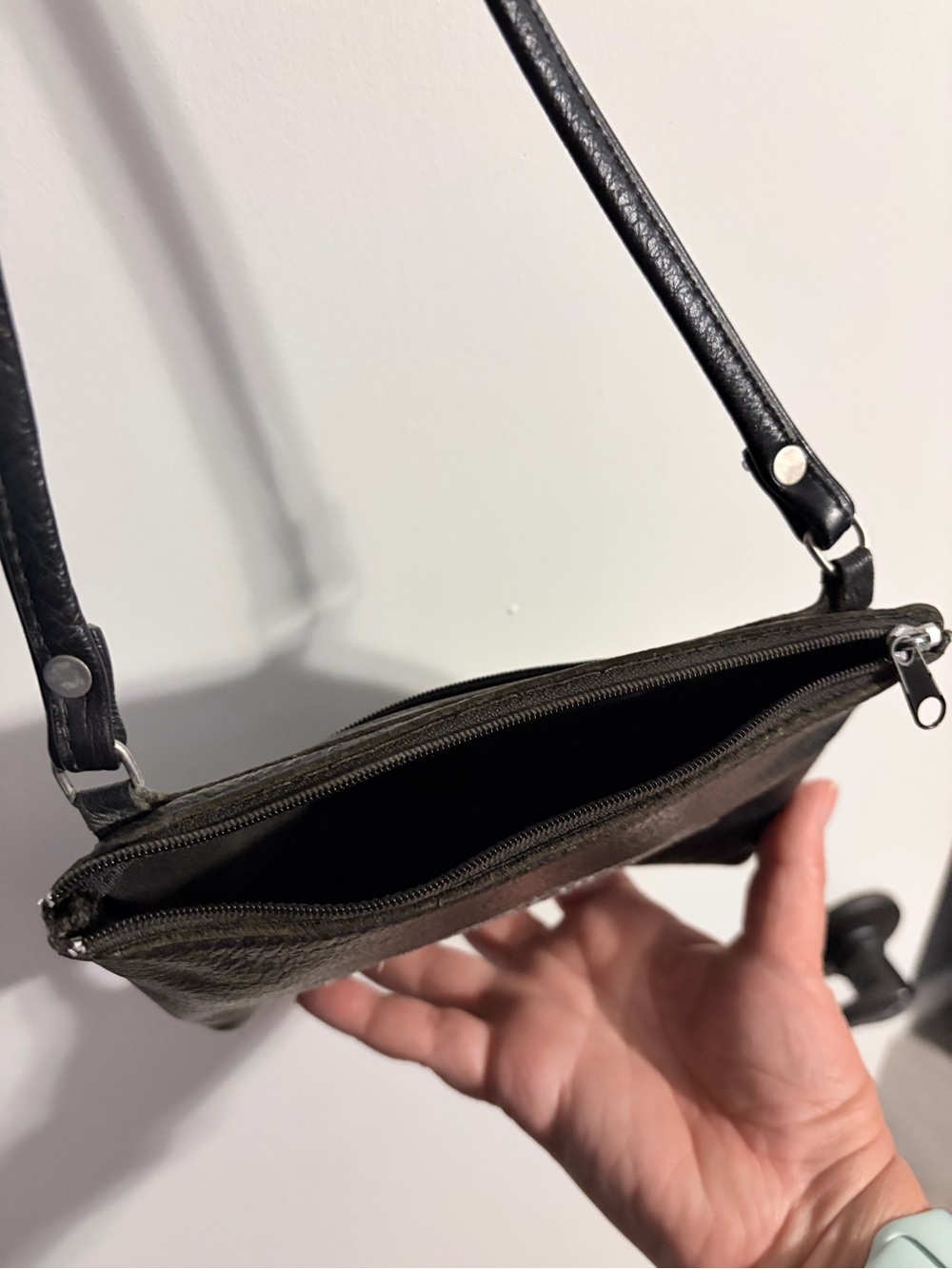 Harley-Davidson Black Leather Logo Crossbody Purse - Picture 4 of 9